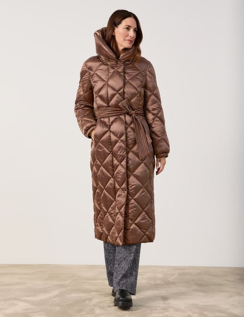 Long quilted coat with a waist belt, 44