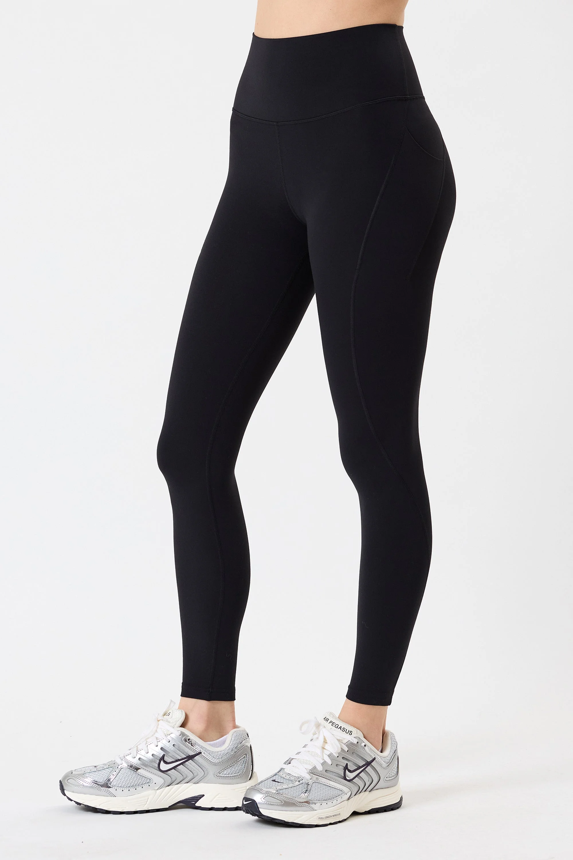 Airweight High Waist 7/8 Pocket Legging - Black