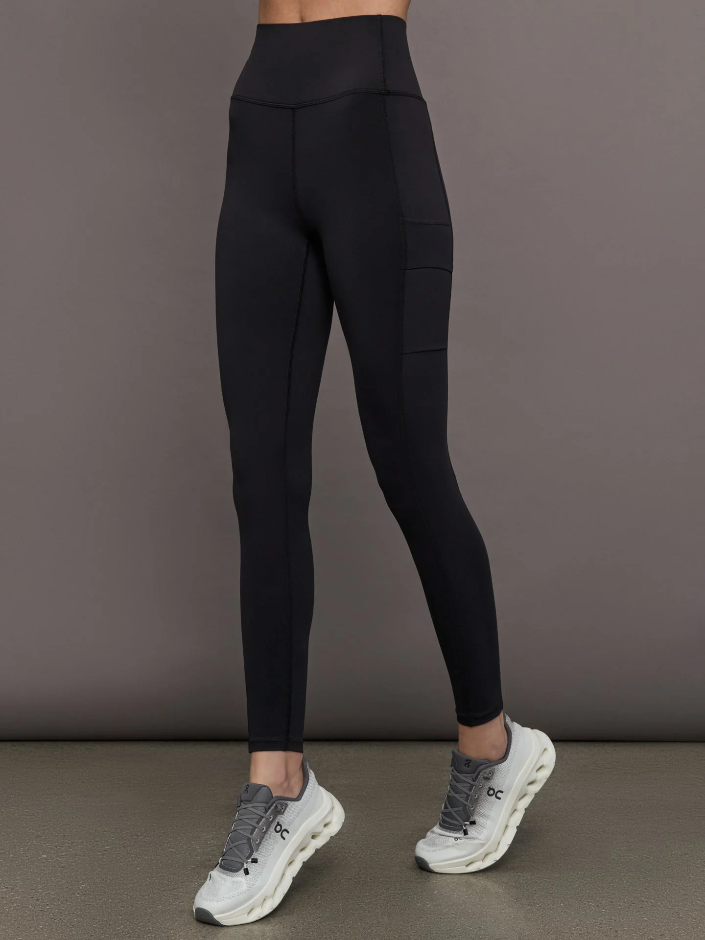 High Rise Sport Pocket Legging in Diamond Compression - Black