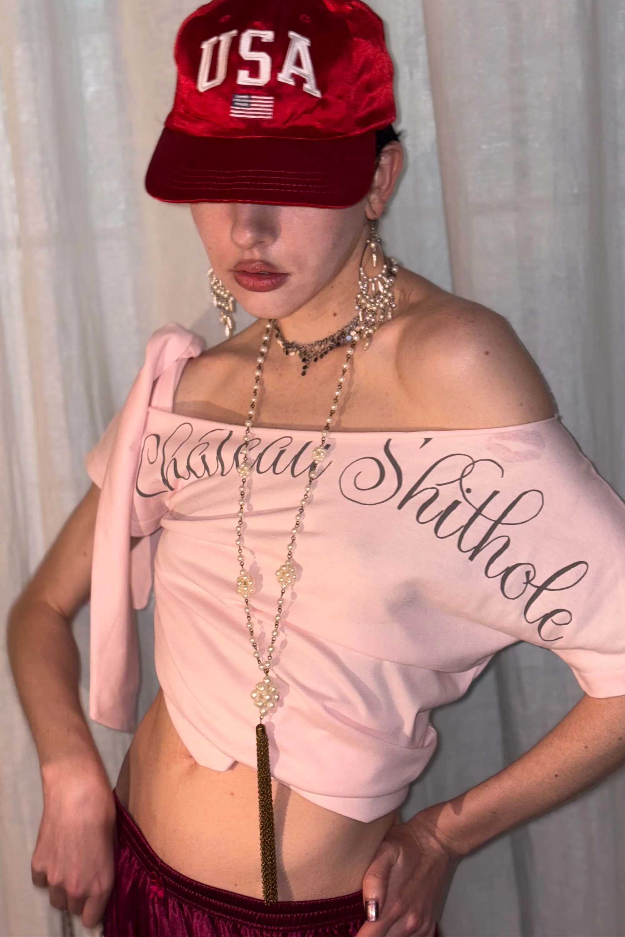 Chateau Shithole Tie Tee Pale Pink - Borderfree