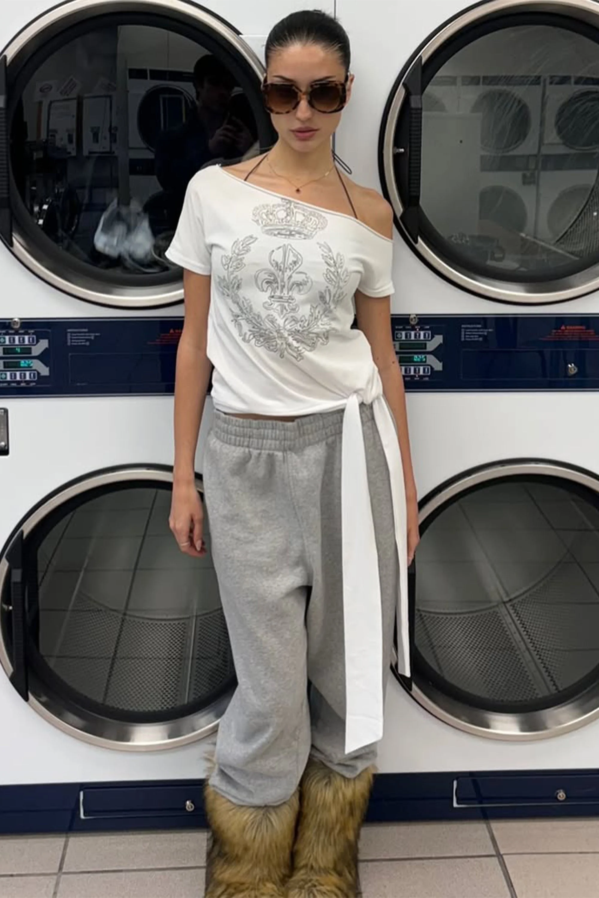 Chateau Shithole Tie Tee White - Borderfree