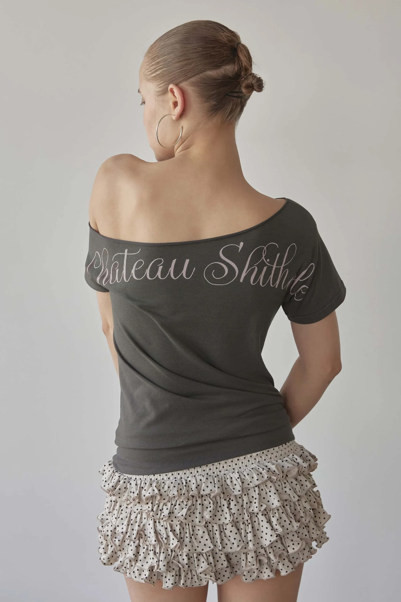 【SCULPTOR】Chateau Shithole Tie Tee Charcoal Chateau Shithole Tie Tee Charcoal - Borderfree